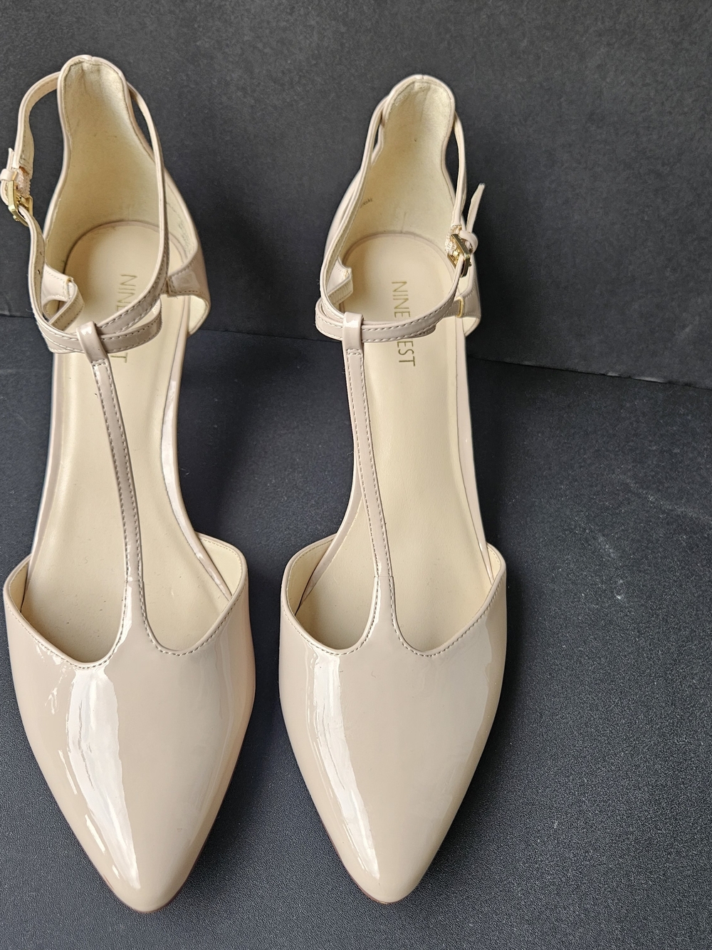 Nine West Women's Nude Patent T-Strap Pointed Toe Kitten Heels Pumps